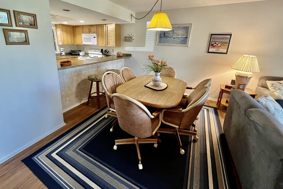 Living/Dining area