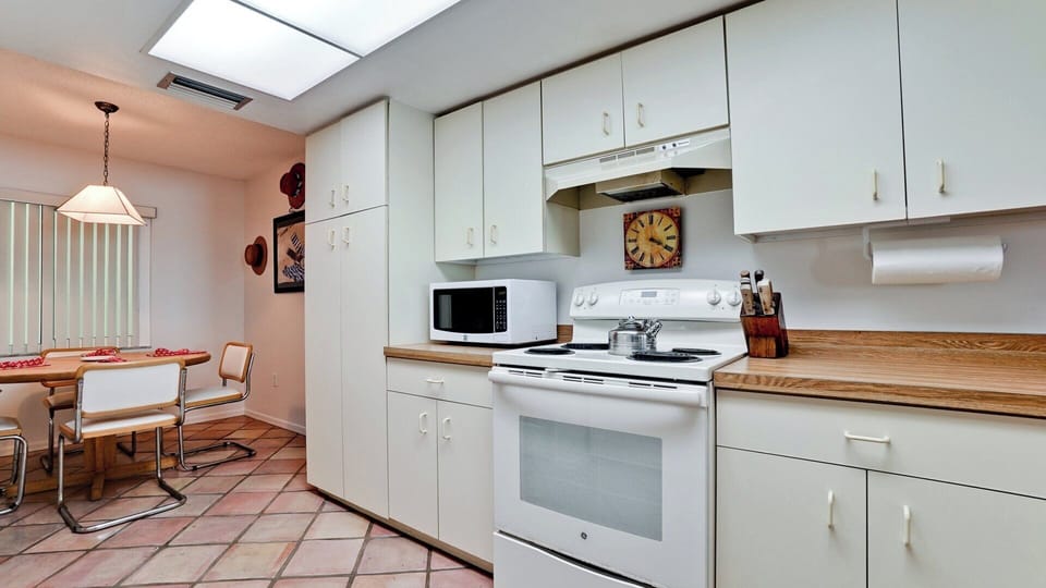 Kitchen & Breakfast Nook