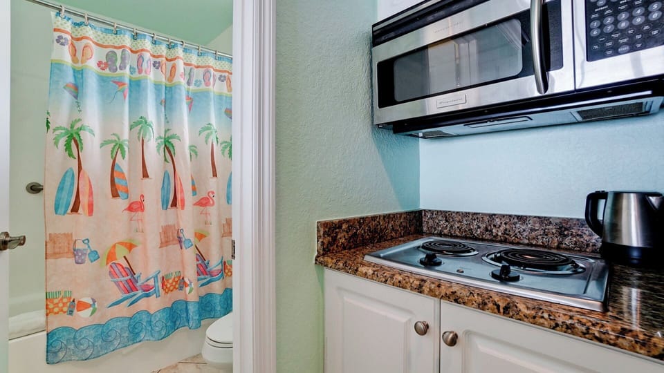 Kitchenette & Bathroom
