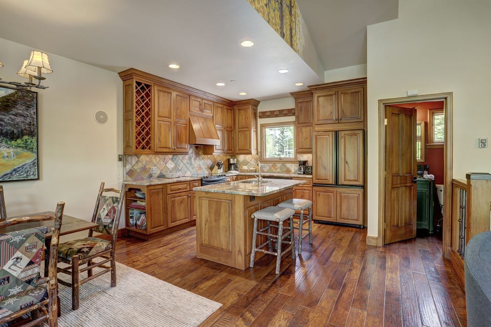 Flooring, Hardwood, Floor, Furniture, Room