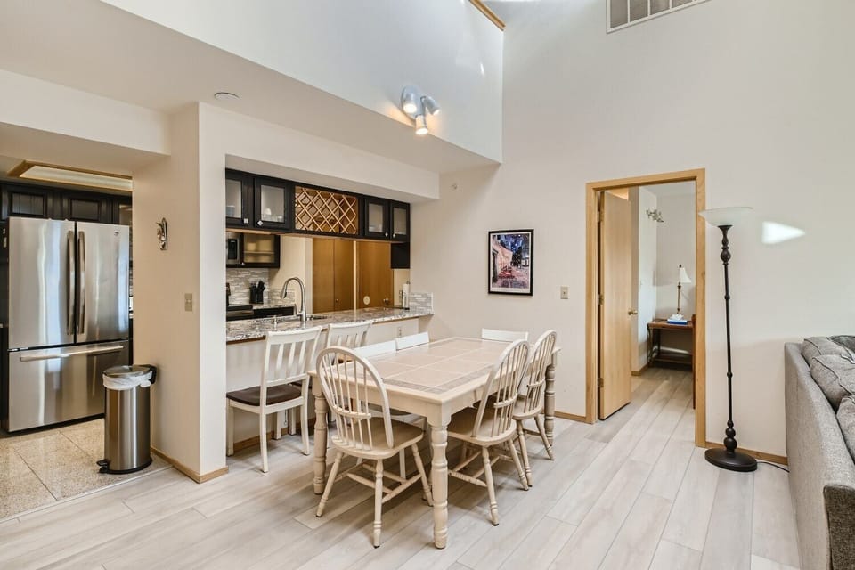 LF304F Dining Area
