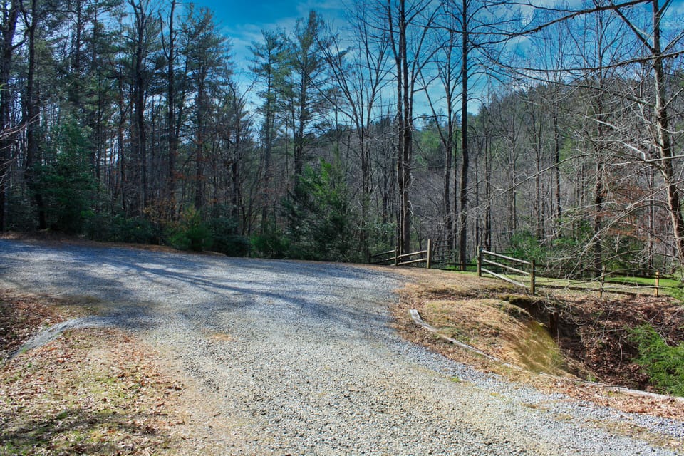 Barn Haven at Leatherwood Mountains