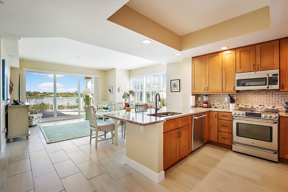 Kitchen and living room area