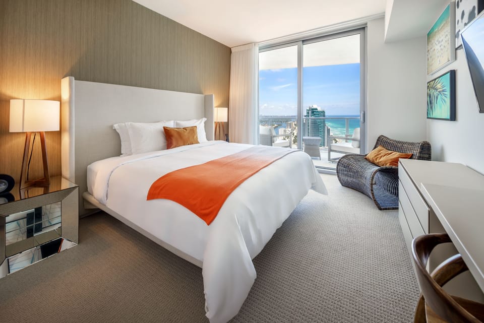 The master bedroom, where you will have a good night's sleep.