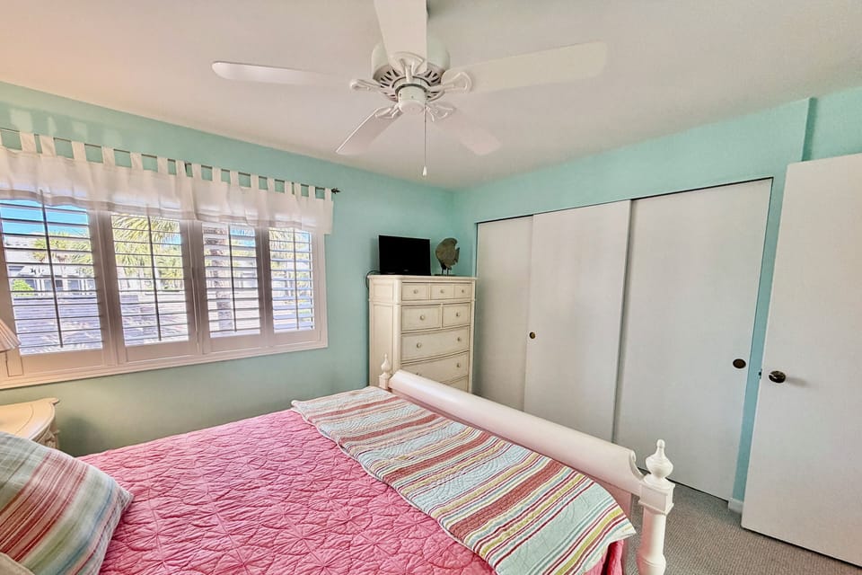 Bedroom 2 (upstairs)