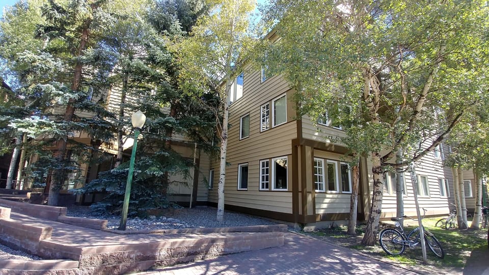 Exterior View of the Etta Place Too Building.
