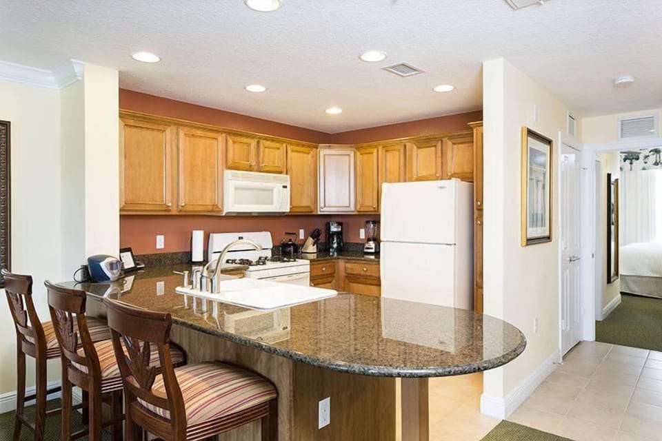 The breakfast bar adds additonal seating