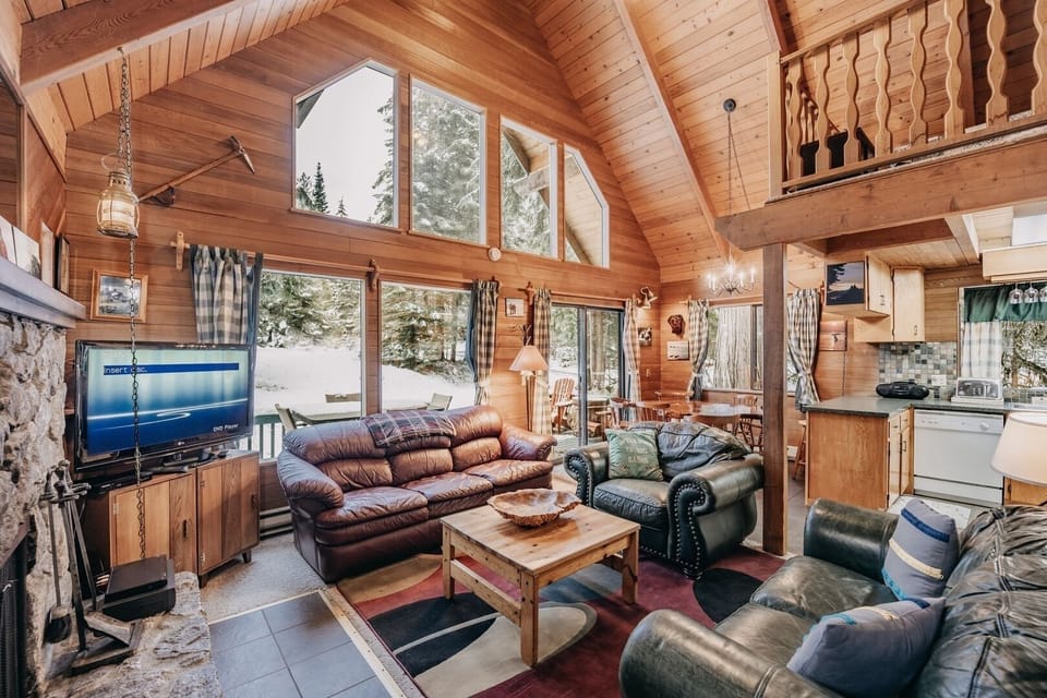 Indoors, Home Decor, Furniture, Living Room, Hardwood