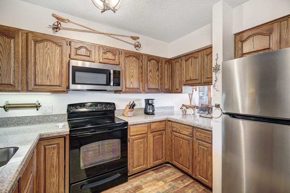 LG762B Kitchen