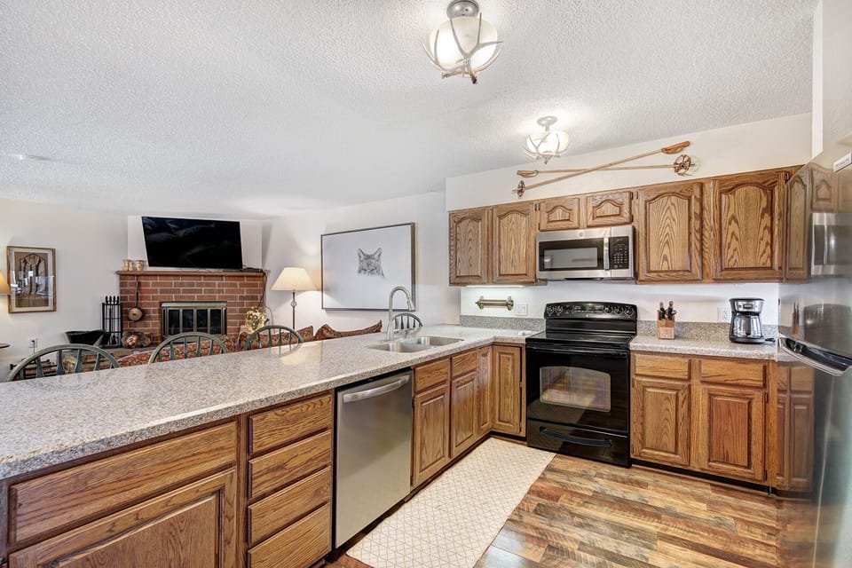 LG762B Kitchen