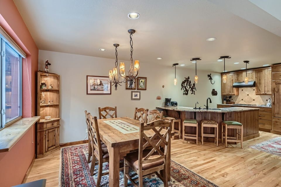 GD660A Dining Area