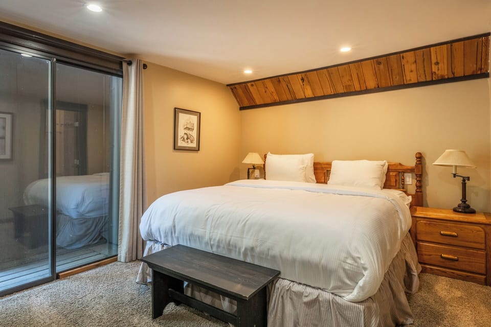 Chalet 16 downstairs bedroom 2