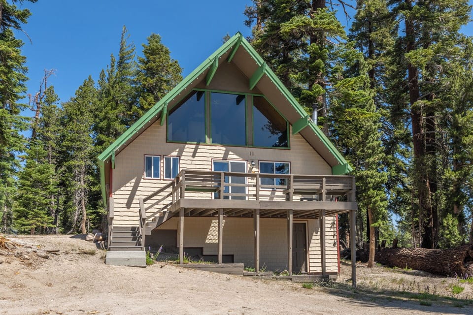 Chalet 16 summer exterior