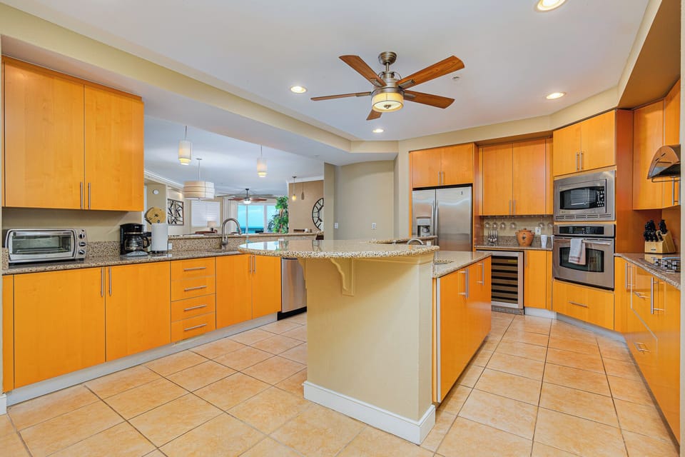 Sprawling kitchen!