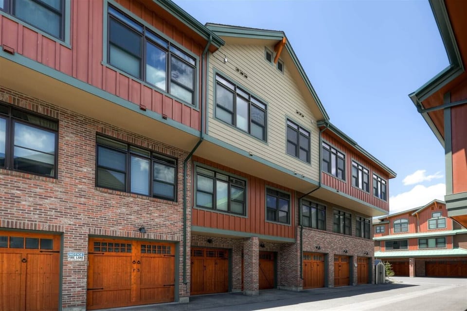 Boulevard Bend Exterior