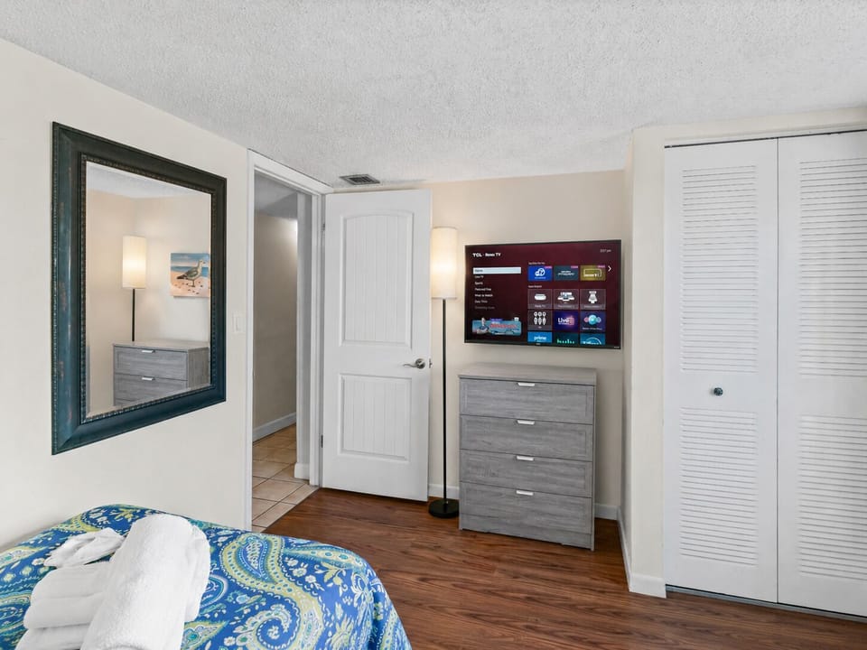 3rd bedroom has smart TV with local cable app