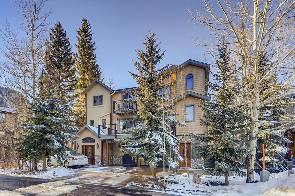 Streamside Exterior