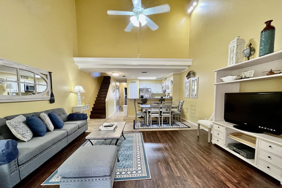 Living/Dining area