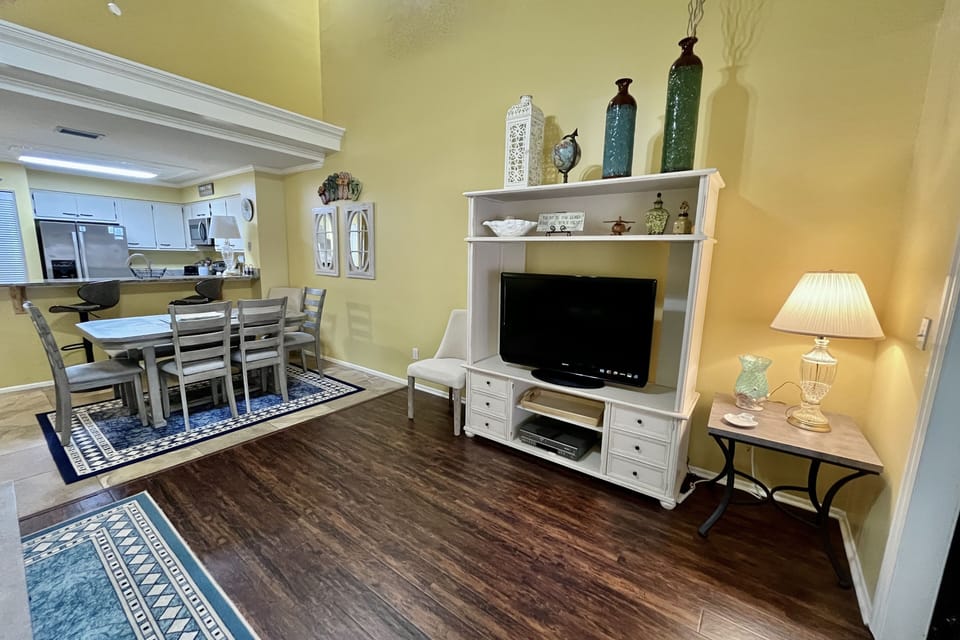 Living/Dining area