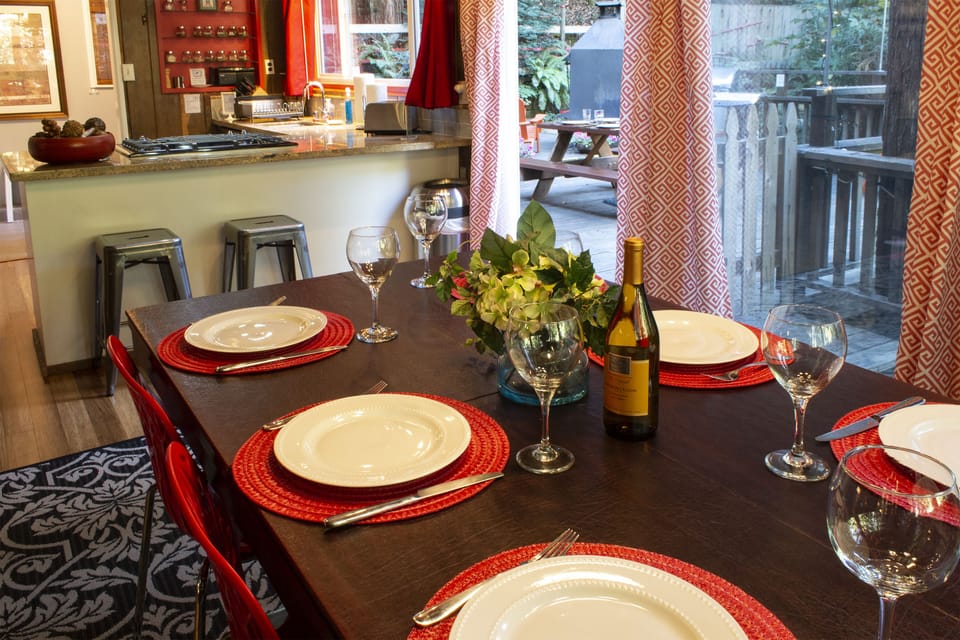And the dining table is steps from the kitchen and has oodles of windows and natural light.