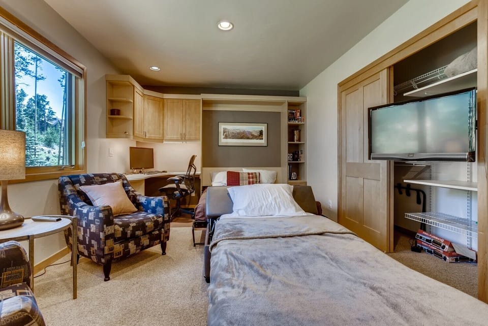 FC225 Fourth Bedroom