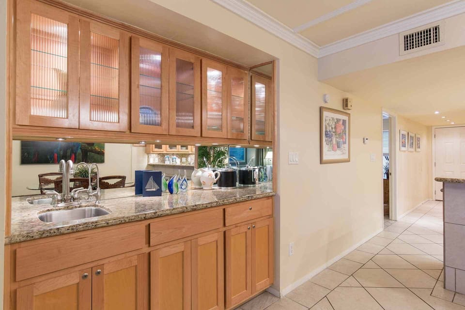 The wet bar in the dining area