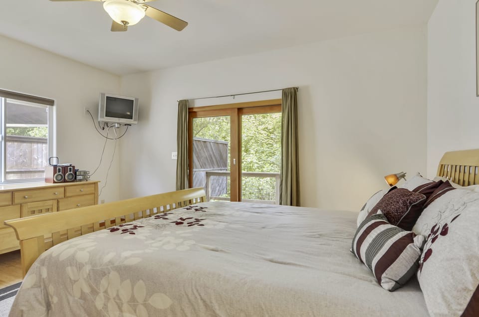 Suite Bedroom - King Bed