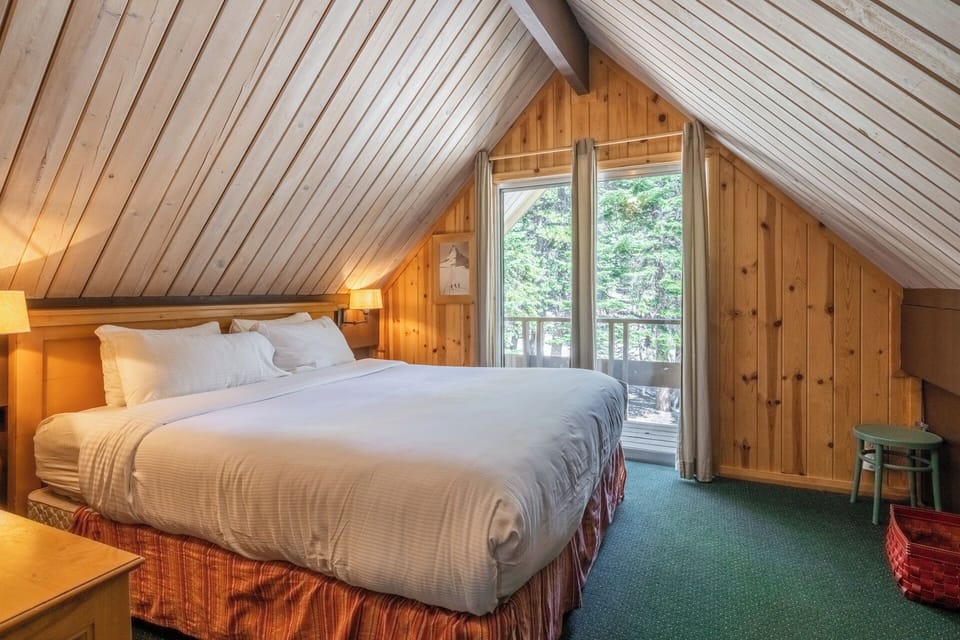 Chalet 17 upstairs bedroom