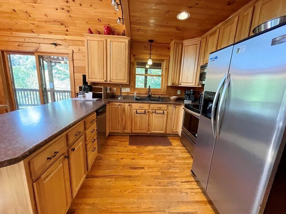 Kitchen with Eat in Bar