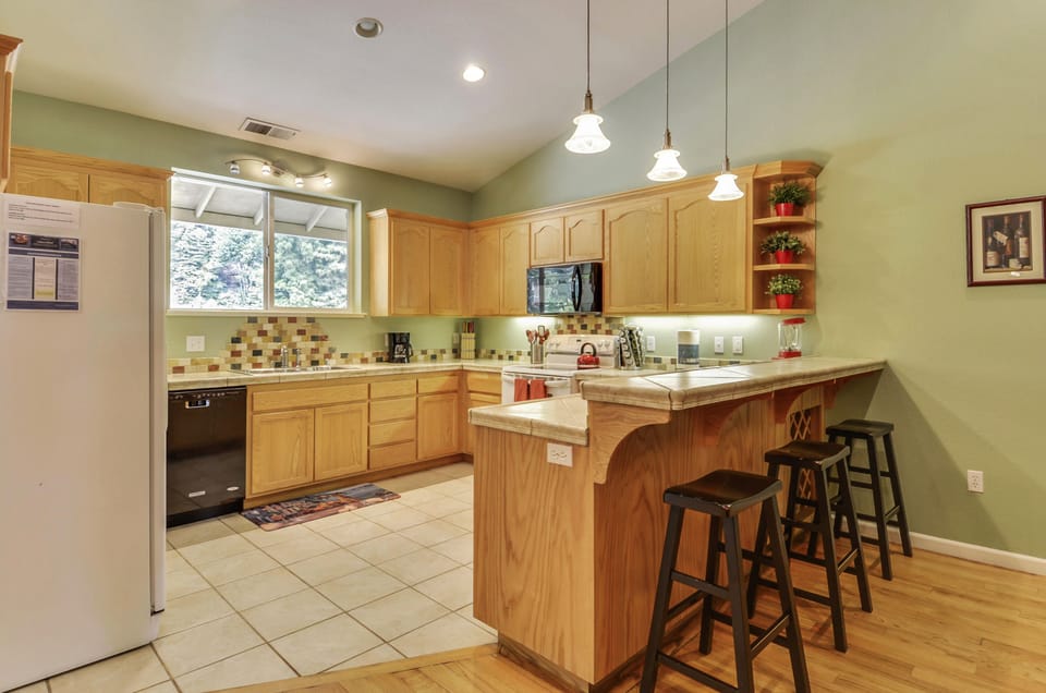 A fully stocked kitchen (minus the food) so you can cook up a storm.