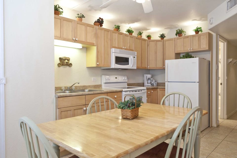 Our 1 bedroom South Padre Island vacation rental is a cozy space just a few minutes from the beach. Twin bunk beds and a fully equipped kitchen make our 1 bedroom South Padre Island condo rental the prefect spot for a small family or group of friends.