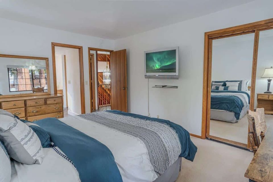 Bedroom #4 - Upstairs with a queen sized bed and full En Suite bathroom