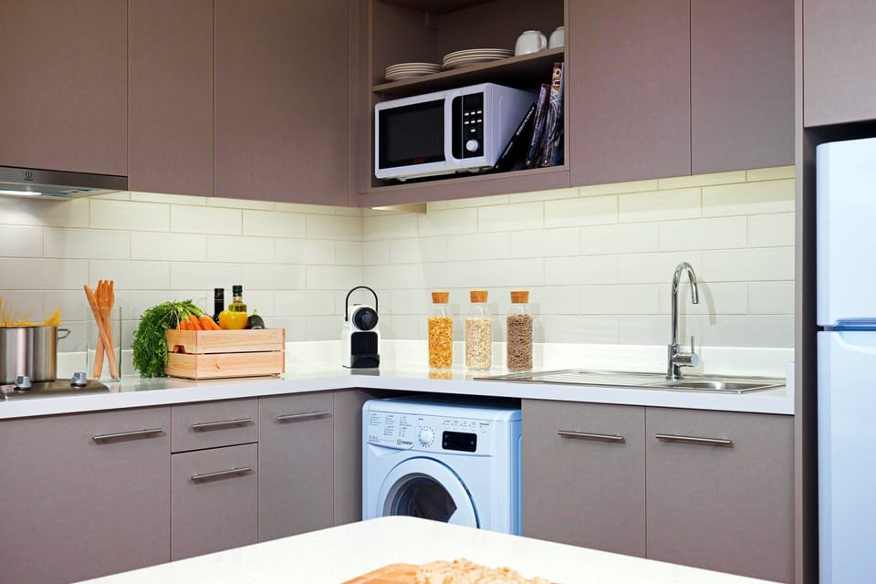 Apartment, 1 Bedroom | Private kitchenette | Fridge, microwave, stovetop, electric kettle