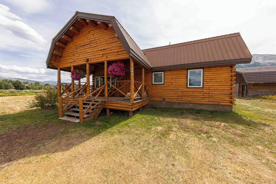 366 Riverbend Dr (1 of 39)