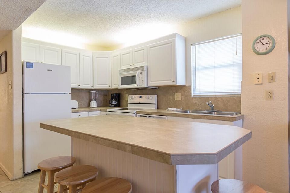Our kitchen is simple, clean, and convenient! Stock up on groceries at Blue Marlin South Padre, and we'll provide everything else you need to whip up your favorite dishes.
