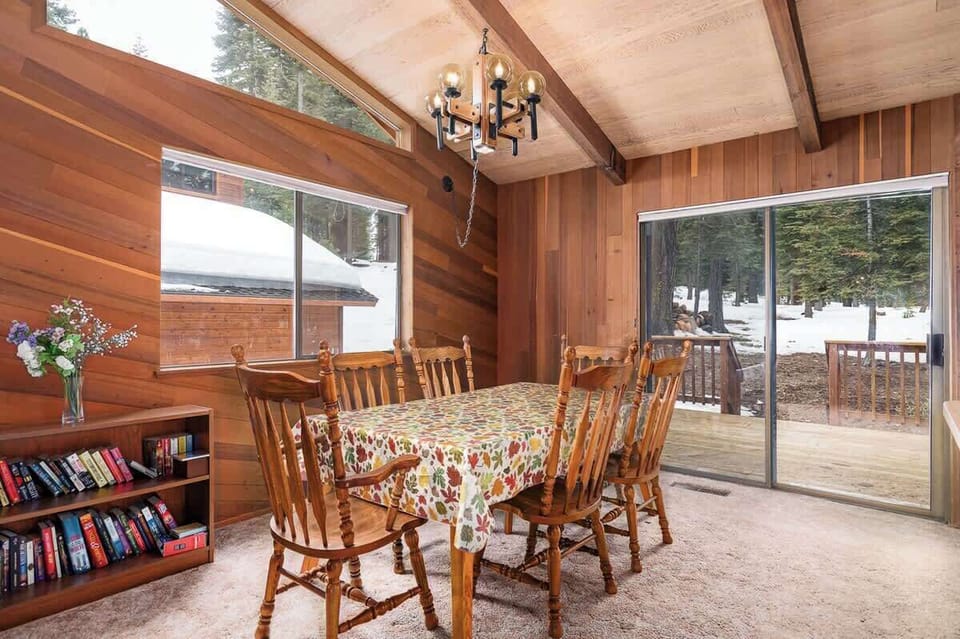 Dining Room and Back Deck Access