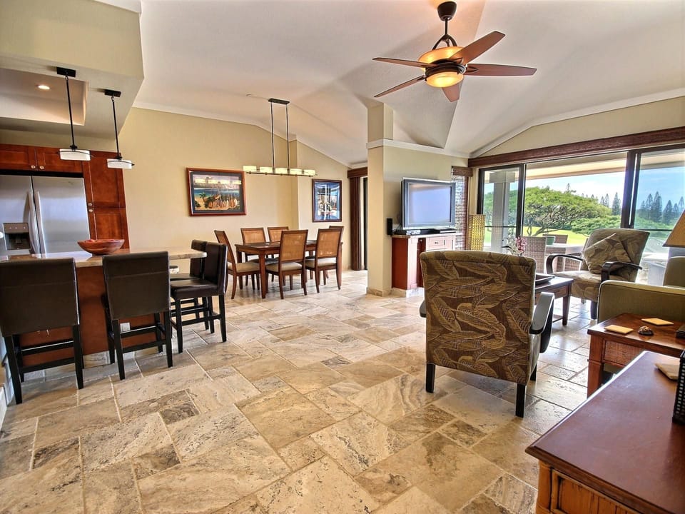 From the first ‘wow’ at the view to the last shared toast at the table, this living room holds the best parts of vacation    