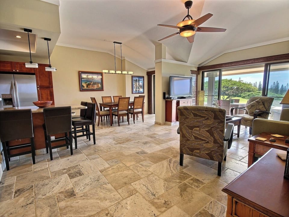From the first ‘wow’ at the view to the last shared toast at the table, this living room holds the best parts of vacation    