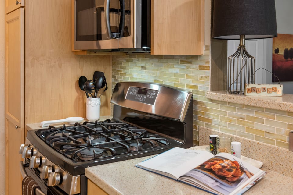 Full kitchen
