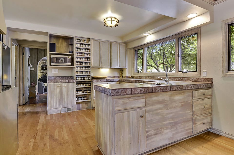 So much counter space - chat at the bar is you're not cooking.