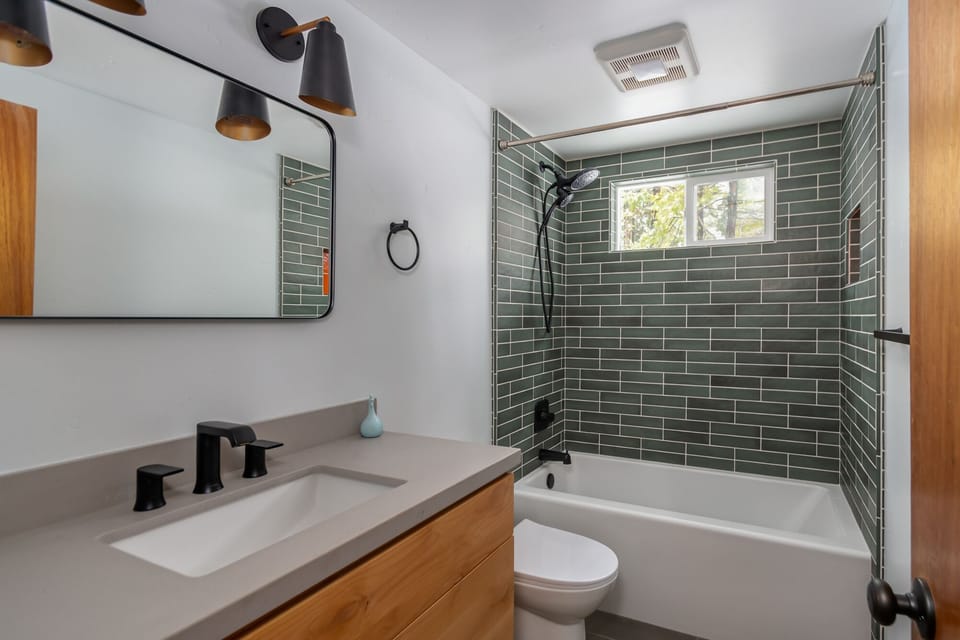Bathroom 1 - Main Floor