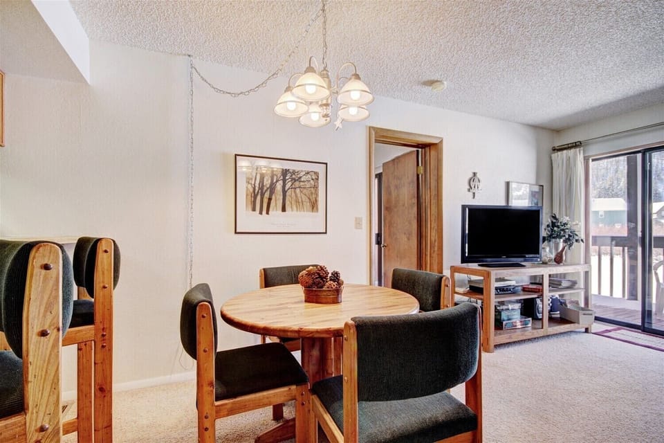 MS162H Dining Area
