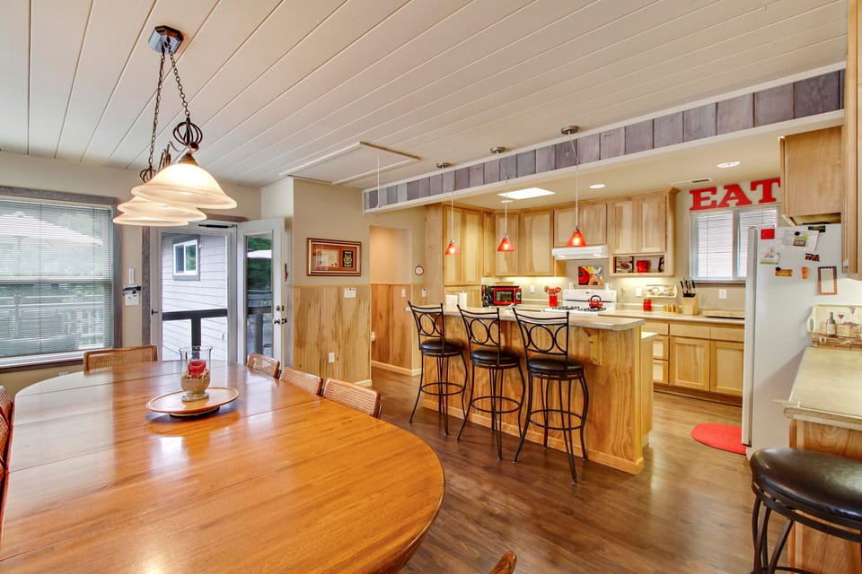 The open kitchen is very well-equipped and ready for holiday cooking.