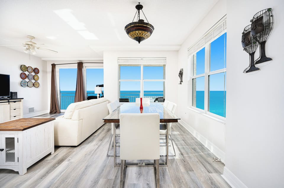Oceanfront Dining Area