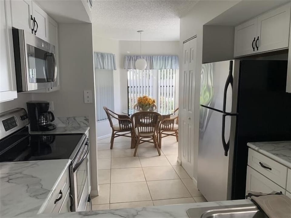Kitchen & Breakfast Nook