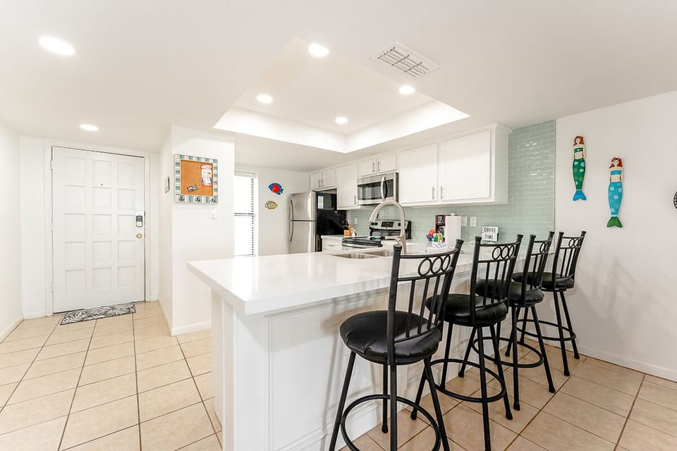 The only thing our breakfast bar is missing is the snack platter you'll be setting out for lunch!