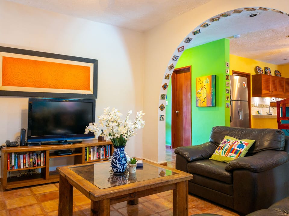 Architectural detail - Color and decoration everywhere ou look