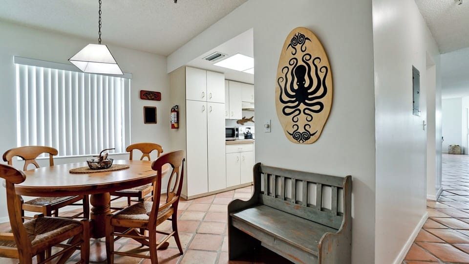 Breakfast Nook & Kitchen