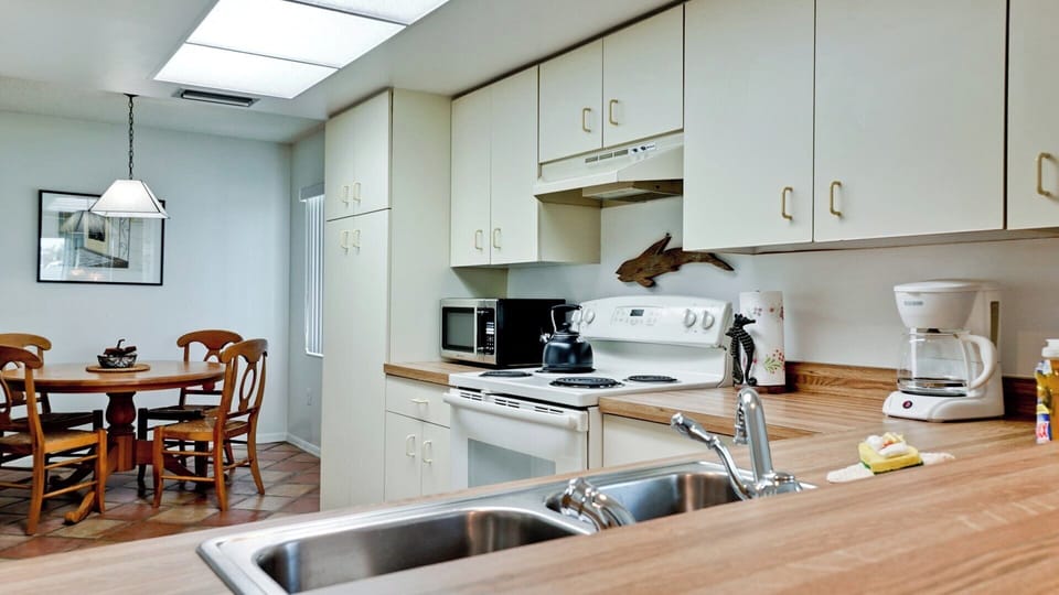 Kitchen & Breakfast Nook