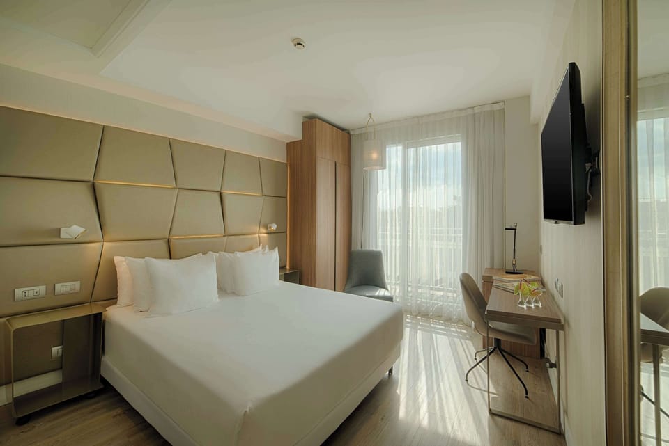 Superior Room (View) | Minibar, in-room safe, individually decorated, individually furnished